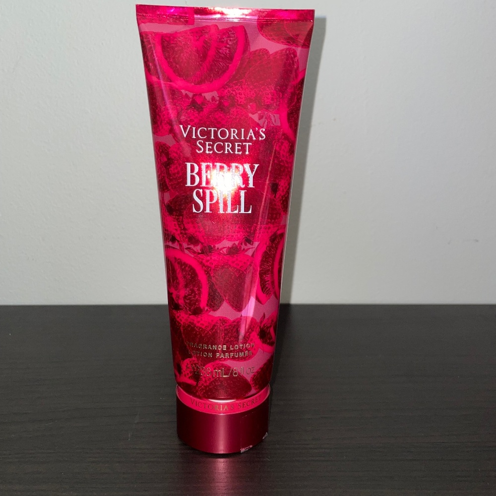 Victoria's Secret BERRY SPILL body lotion